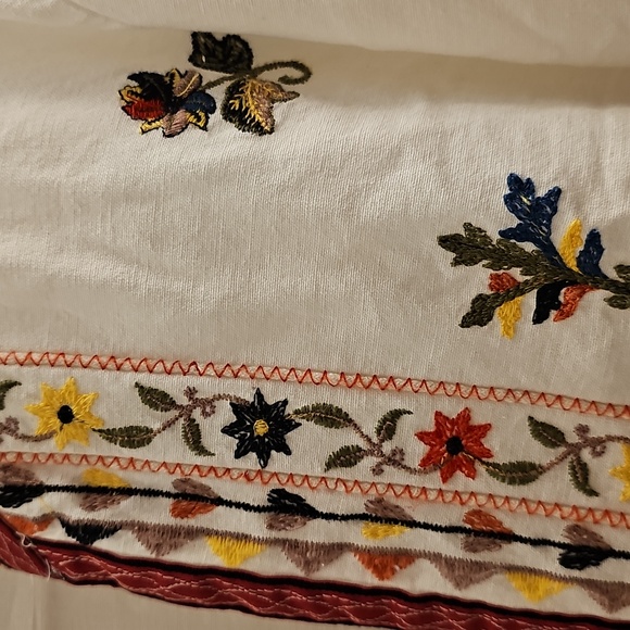 Zara Embroidered White Jacket with Multicolor Floral Design - Picture 5 of 8